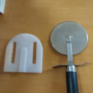 Pampered Chef Pizza Cutter